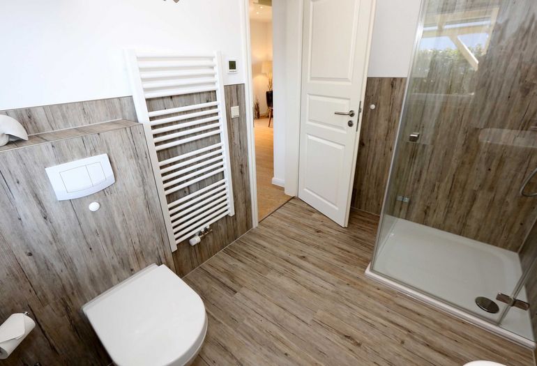 1. Badezimmer mit Dusche 1. Badezimmer mit Dusche