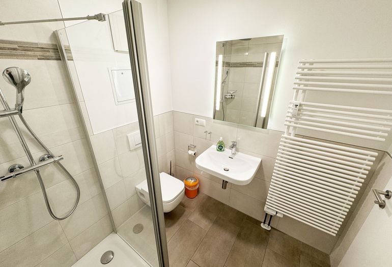 Badezimmer mit Waschplatz Badezimmer mit Waschplatz