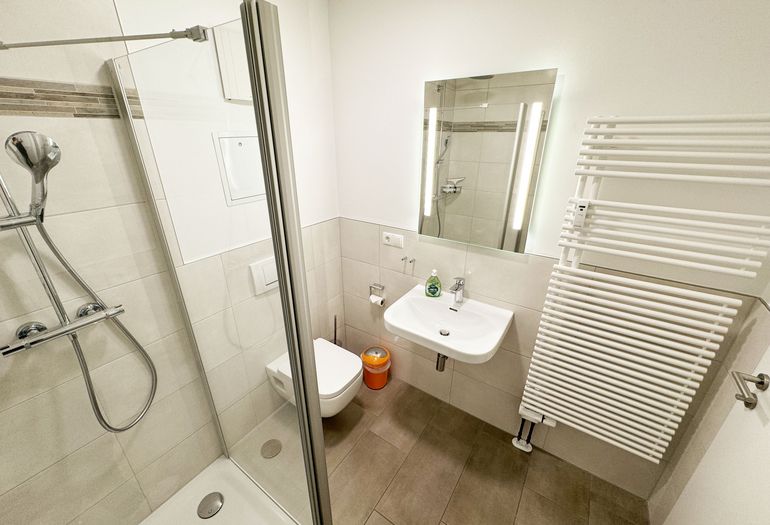 Badezimmer mit Waschplatz Badezimmer mit Waschplatz