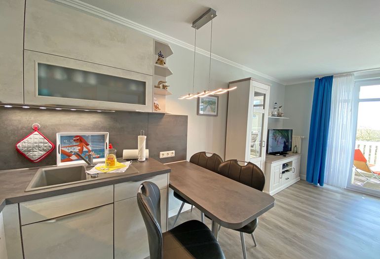 Küchenzeile mit Esstisch Küchenzeile mit Esstisch