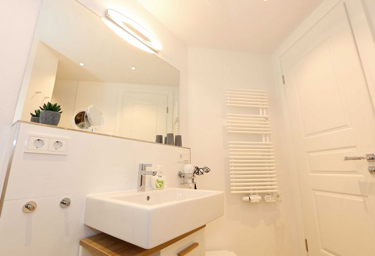 Badezimmer mit Waschbecken