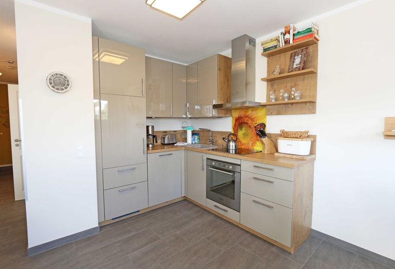 Küchenzeile mit Backofen