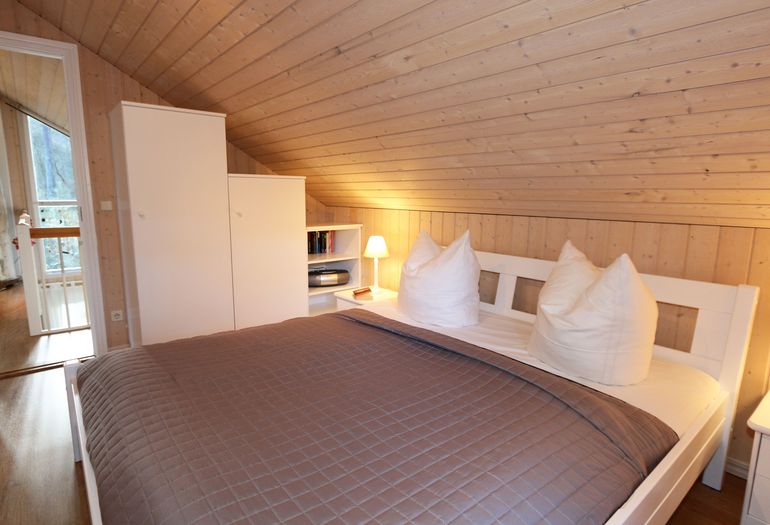 2. Schlafzimmer mit Doppelbett