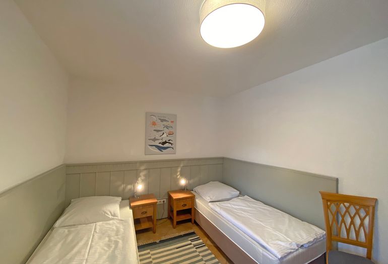 2. Schlafzimmer mit Kleiderschrank 2. Schlafzimmer mit Kleiderschrank