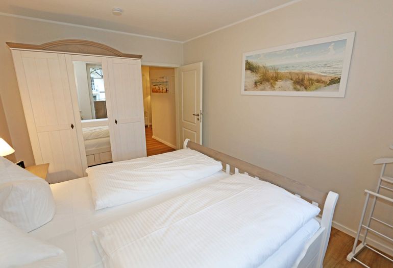 Schlafzimmer mit Doppelbett