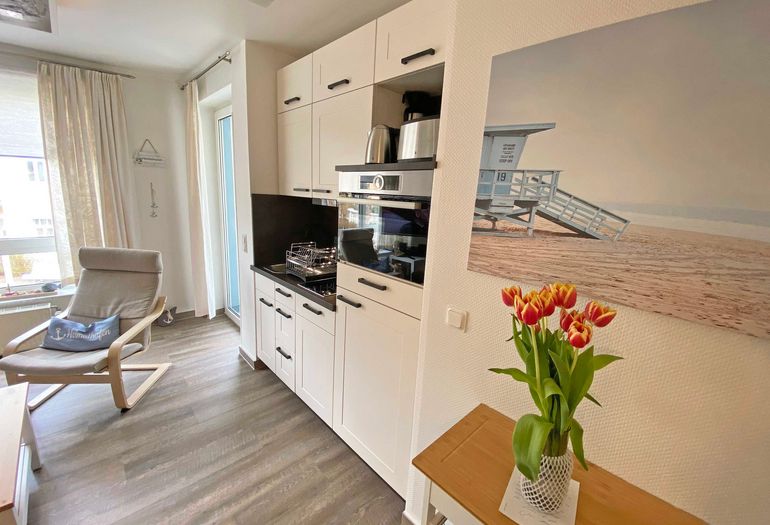 kombinierter Wohn- und Kochbereich mit TV kombinierter Wohn- und Kochbereich mit TV