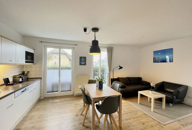 Wohnzimmer mit Esstisch