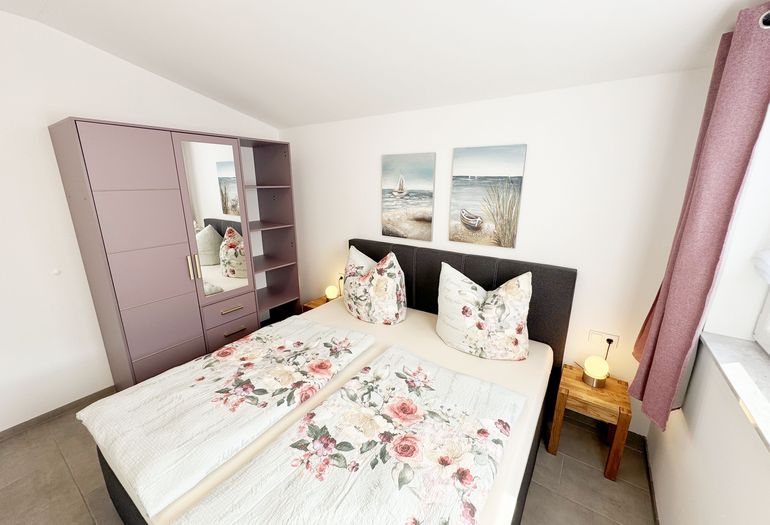 1. Schlafzimmer mit Boxspringbett 1. Schlafzimmer mit Boxspringbett