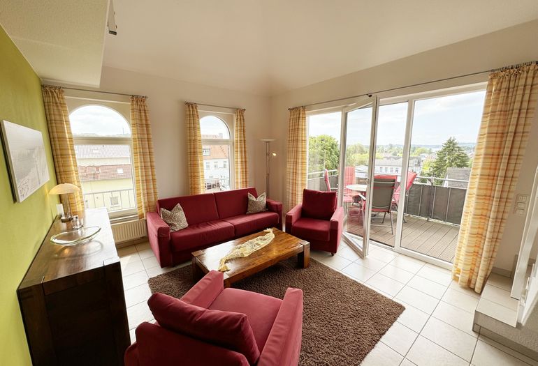 Wohnbereich mit Zugang zum Balkon Wohnbereich mit Zugang zum Balkon