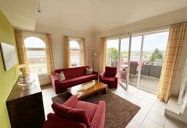 Wohnbereich mit Zugang zum Balkon Wohnbereich mit Zugang zum Balkon