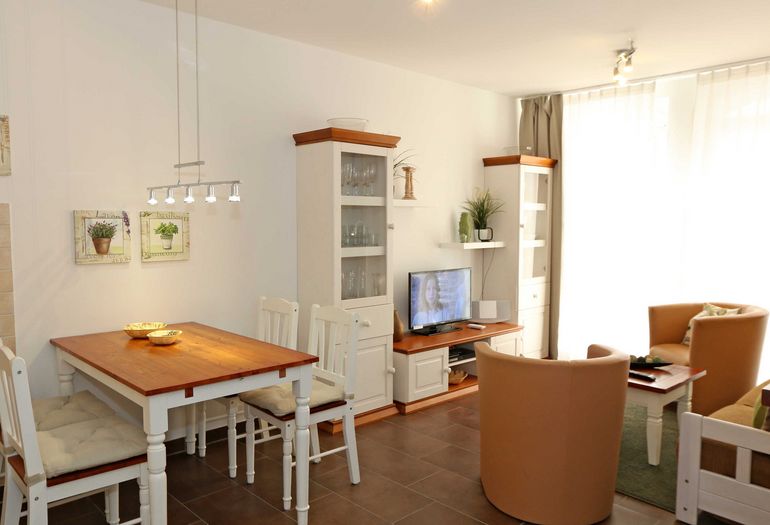 Wohnzimmer mit TV Wohnzimmer mit TV