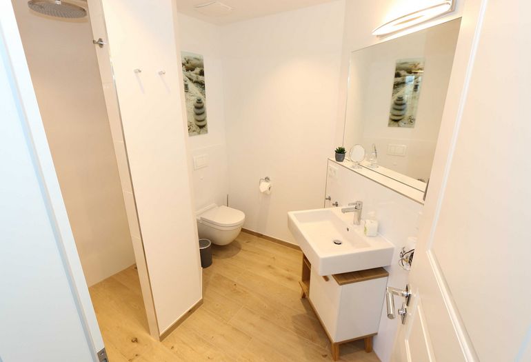 kleines Badezimmer mit WC