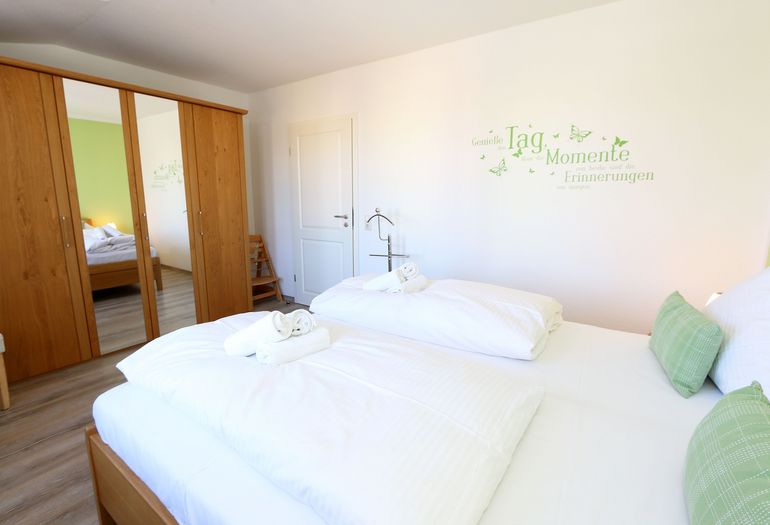 Schlafzimmer mit Kleiderschrank Schlafzimmer mit Kleiderschrank