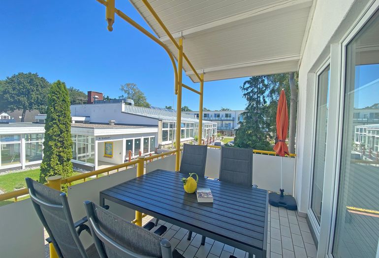 bestuhlter Balkon