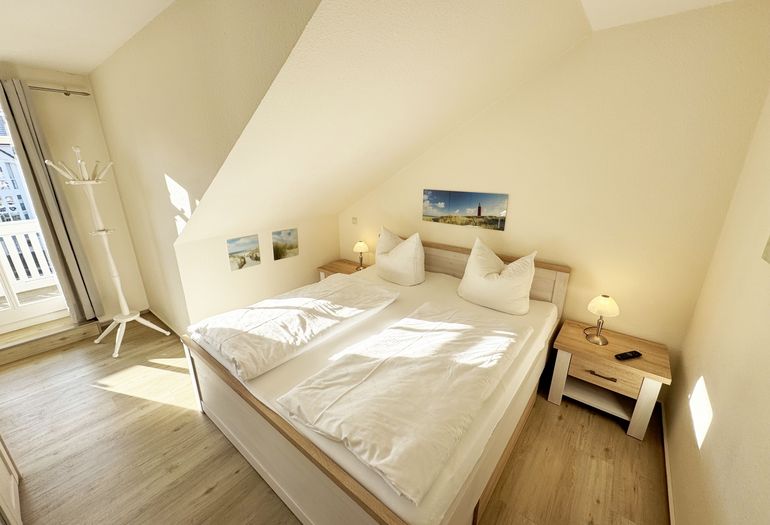 Schlafzimmer mit Doppelbett