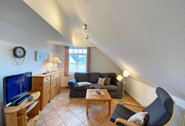 gemütliche Couch und TV