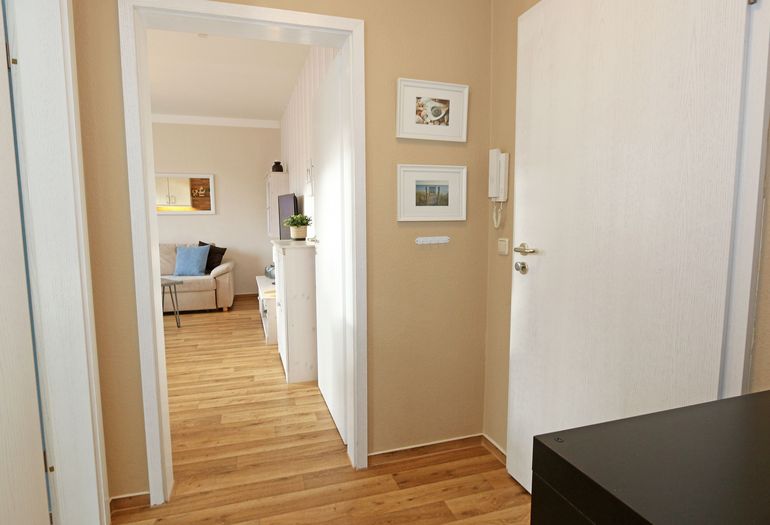 Flurbereich mit Blick in den Wohnbereich Flurbereich mit Blick in den Wohnbereich