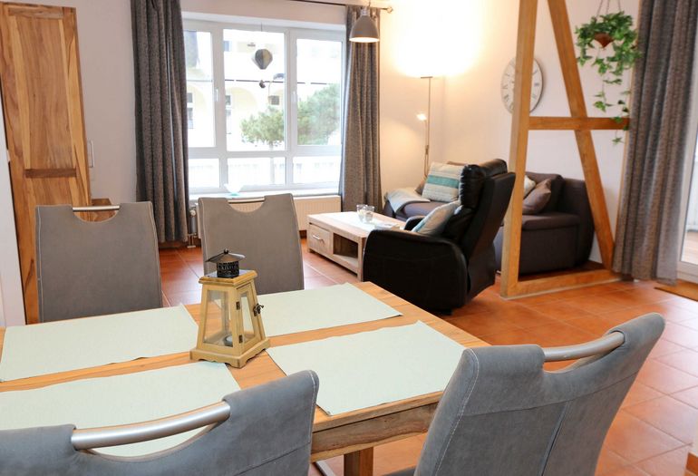 Wohnzimmer mit schönem Essbereich Wohnzimmer mit schönem Essbereich