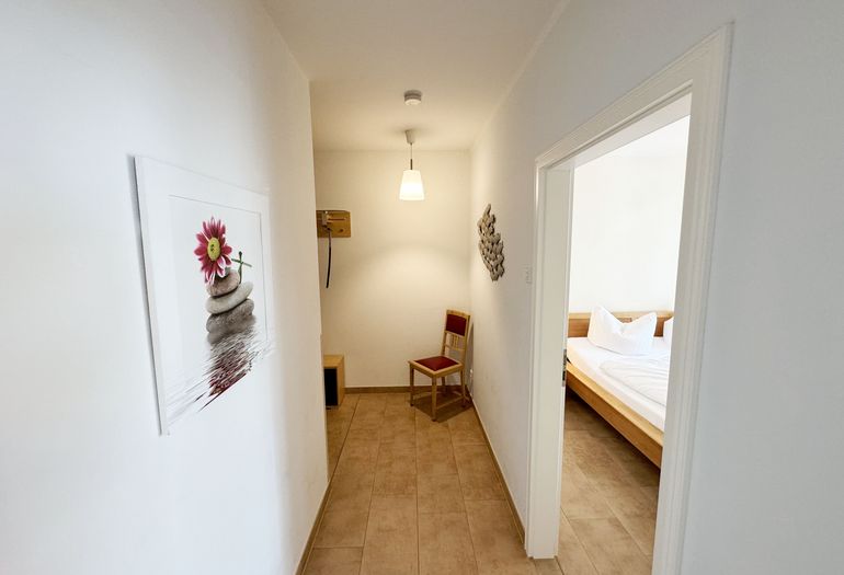 Flurbereich mit Zugang zum Schlafzimmer