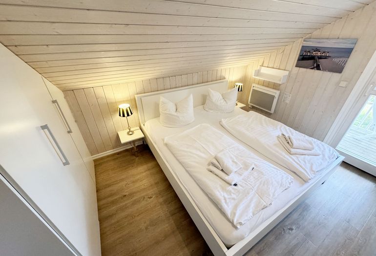2. Schlafzimmer mit Doppelbett