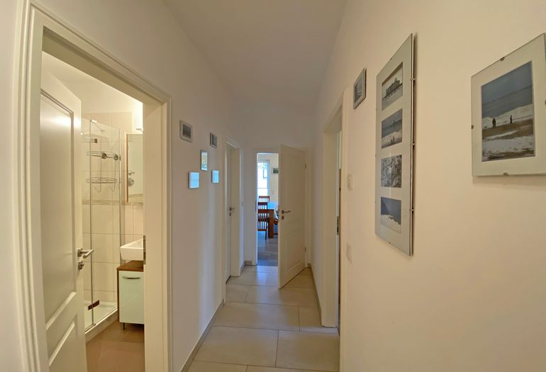 Flurbereich mit Blick in die Wohnung