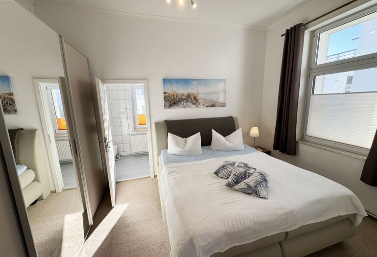 2. Schlafzimmer mit Doppelbett