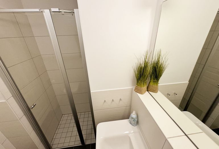 Badezimmer mit Waschplatz