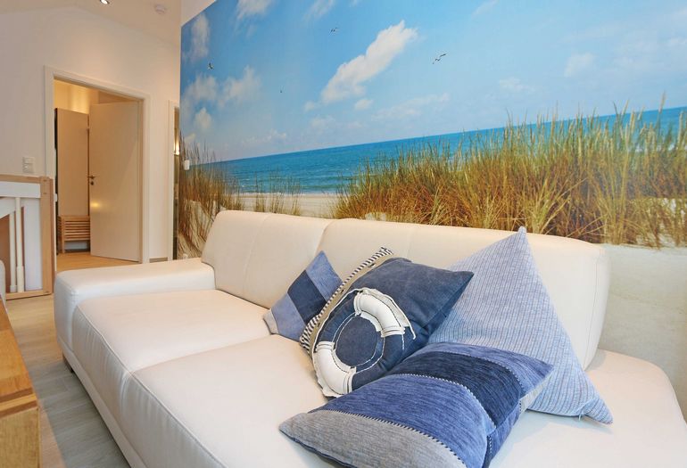 Couch mit Strandbild