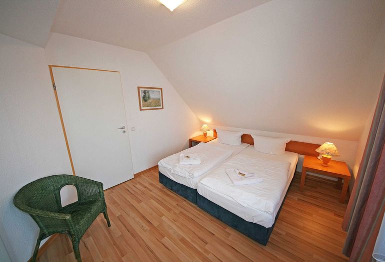 1. Schlafzimmer mit Doppelbett 1. Schlafzimmer mit Doppelbett