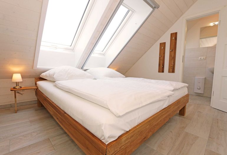 2. Schlafzimmer mit Doppelbett