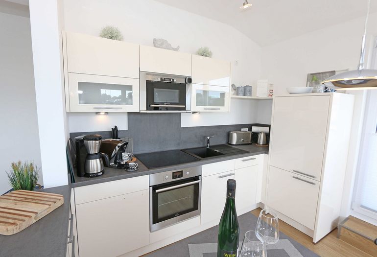 Küchenzeile mit Backofen