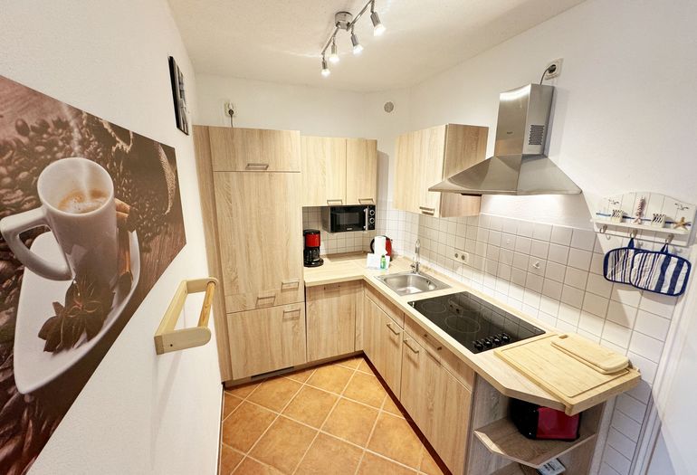 Küchenzeile mit Geschirrspüler