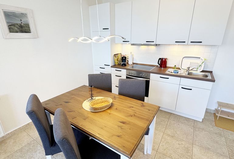 Esstisch mit 4 Stühlen