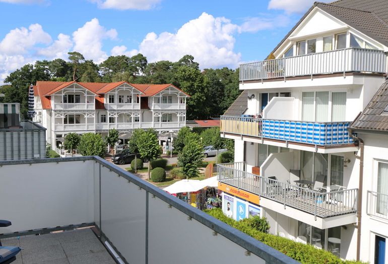 Ausblick vom Balkon zur Strandstraße