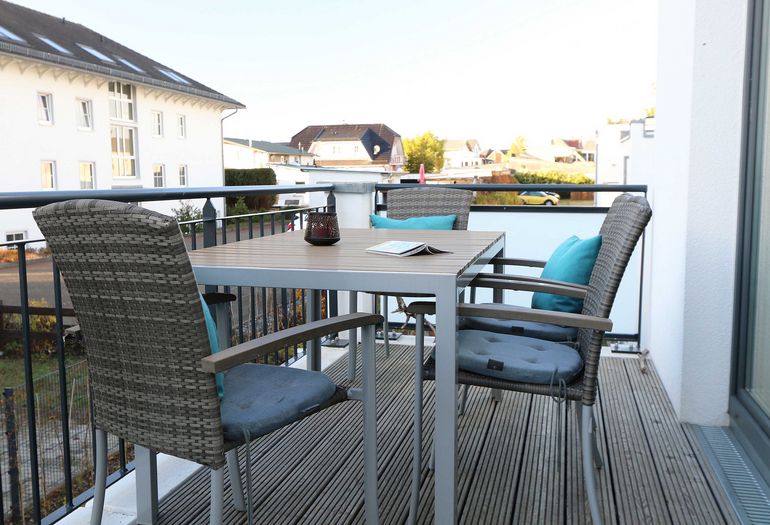 bestuhlter Balkon