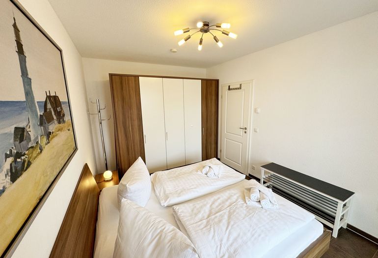 Schlafzimmer mit Doppelbett