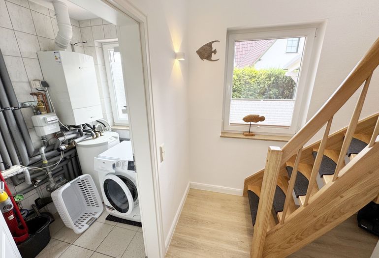 Flurbereich mit Blick in den Hauswirtschaftraum Flurbereich mit Blick in den Hauswirtschaftraum