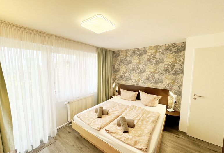 Wohn-/Schlafbereich mit Doppelbett Wohn-/Schlafbereich mit Doppelbett