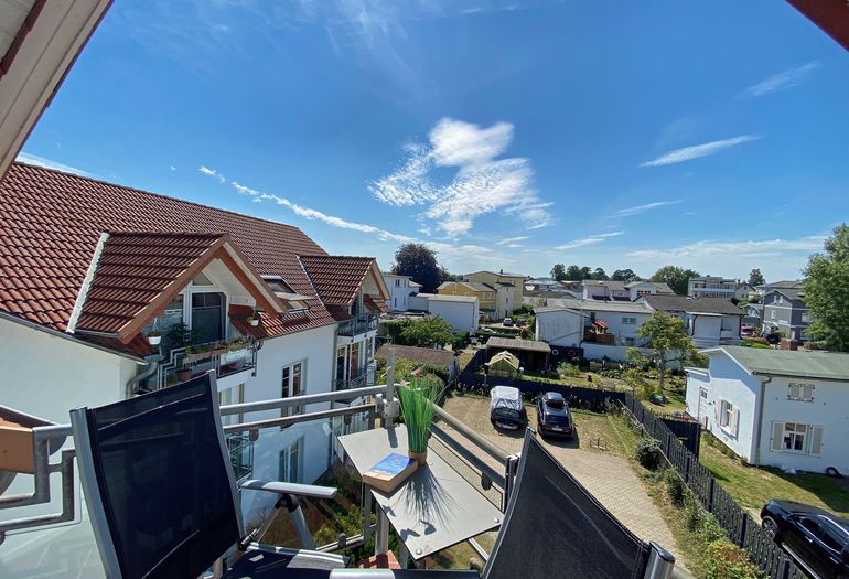 bestuhlter Balkon