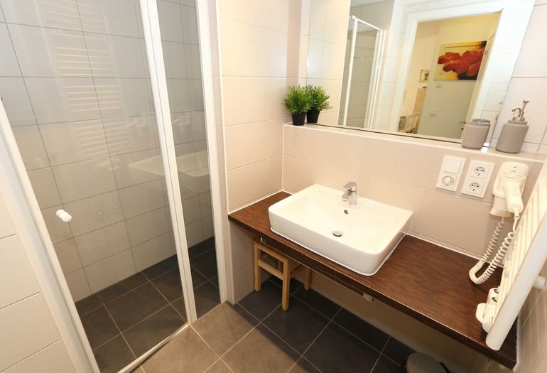 Badezimmer mit Dusche