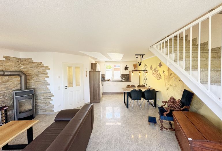 Zugang zu den Schlafzimmern über Treppe vom Wohnbereich