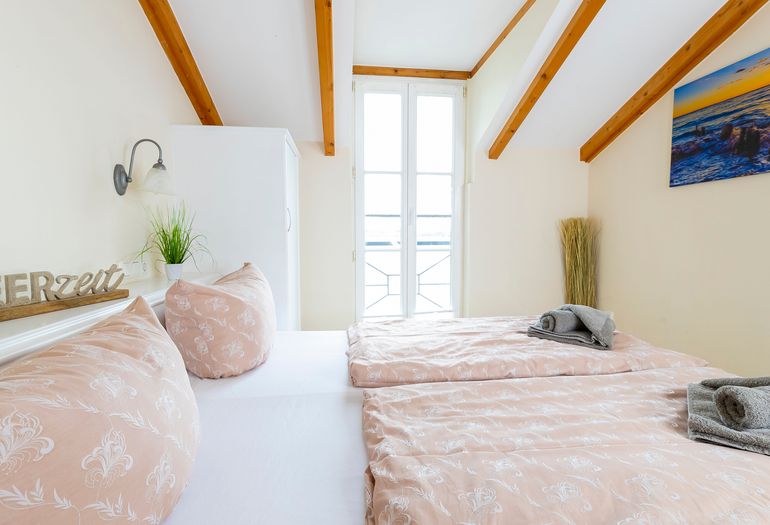 2. Schlafzimmer