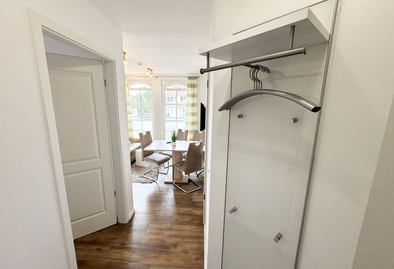 Eingangsbereich mit Garderobe Eingangsbereich mit Garderobe