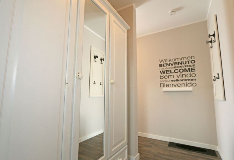 Eingangsbereich mit Kleiderschrank