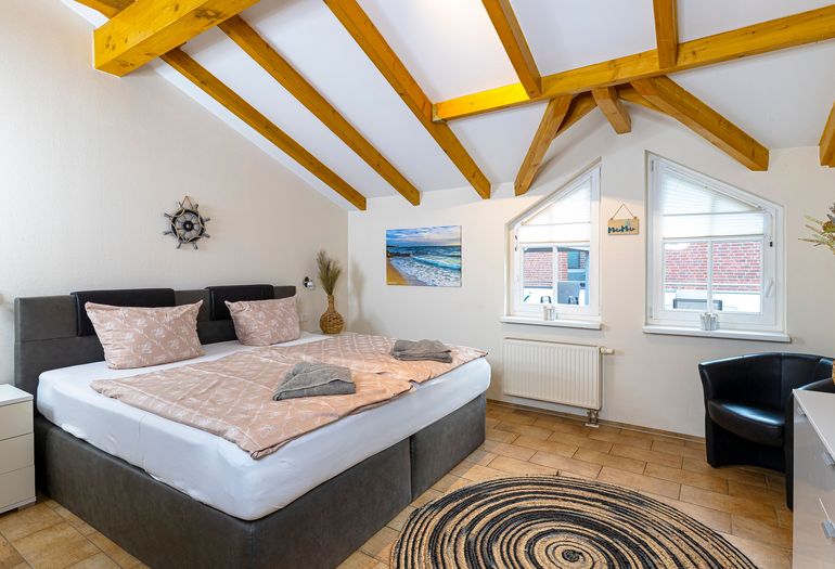 1. Schlafzimmer mit Doppelbett 1. Schlafzimmer mit Doppelbett