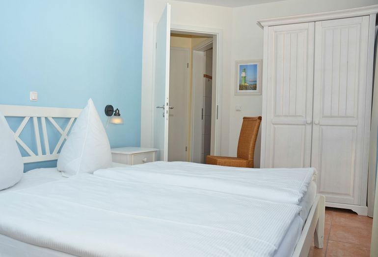 Schlafzimmer mit Doppelbett