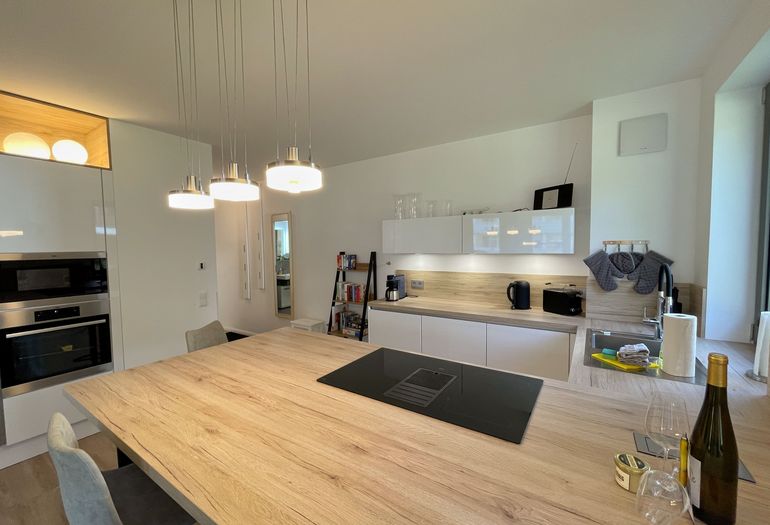 Küchenbereich mit Ceranfeld Küchenbereich mit Ceranfeld