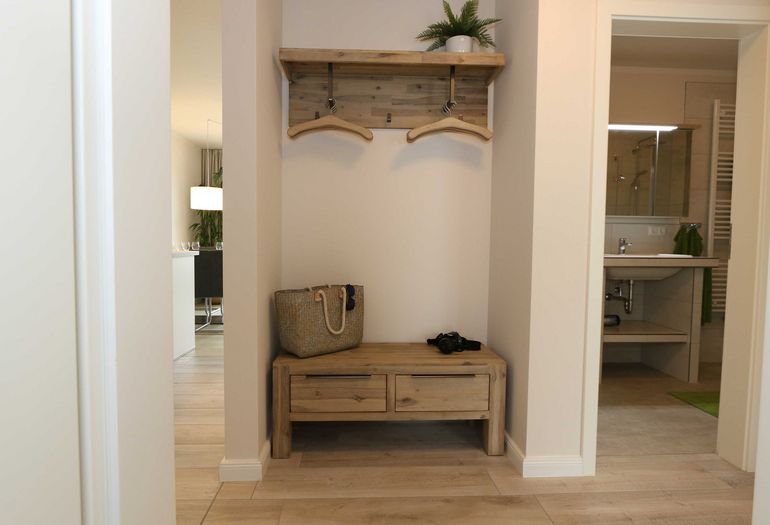 Eingangsbereich mit Garderobe Eingangsbereich mit Garderobe