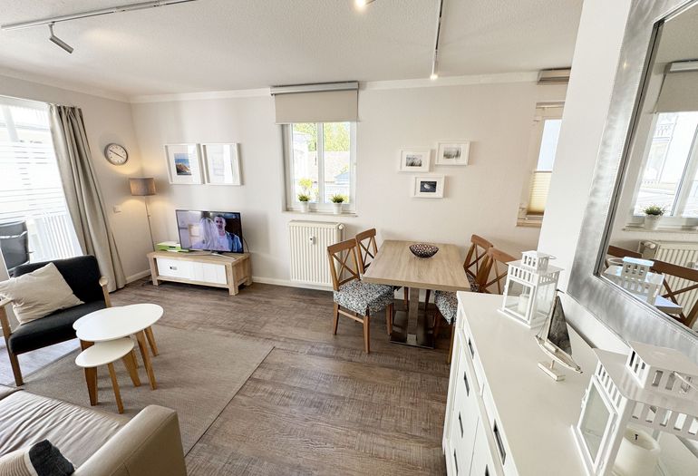 Wohnbereich mit Esstisch