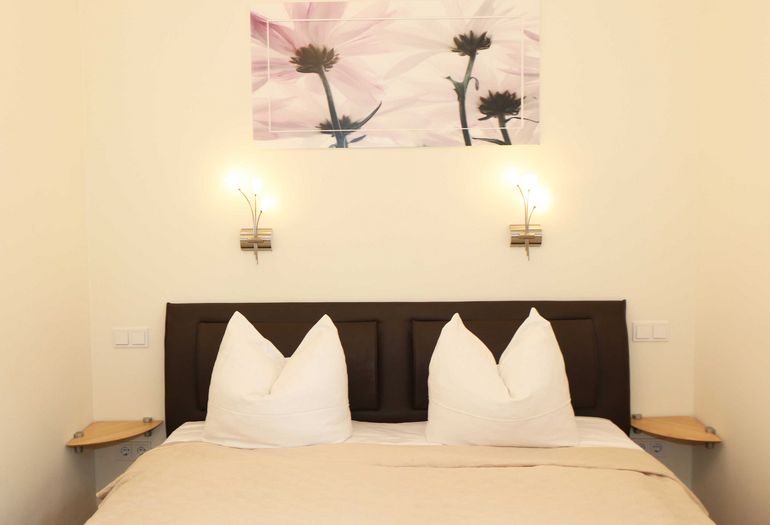 Schlafzimmer mit Doppelbett Schlafzimmer mit Doppelbett